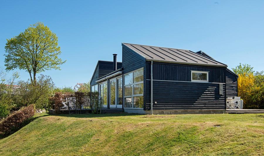 Panoramaudsigt i velindrettet sommerhus.